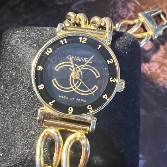 Elegant Chanel Gold Chain Bracelet Watch - Picture 6 of 10